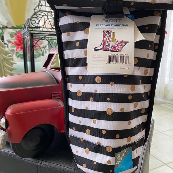 Striped Freezable Wine Bag - Picture 3 of 11